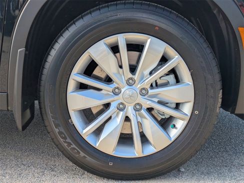 New 2025 Mitsubishi Outlander SE image 11