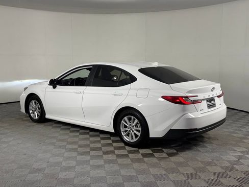 Used 2025 Toyota Camry LE image 11