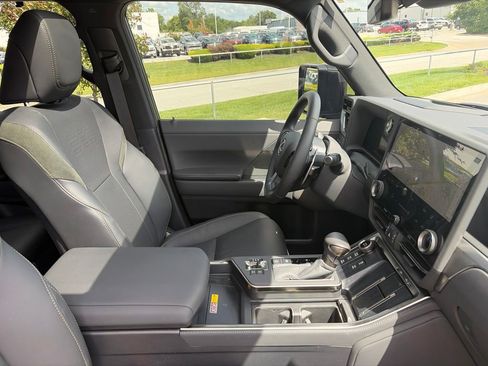 Used 2025 Lexus GX 550 w/ Accessory Package (CT) AWD/4WD image 33