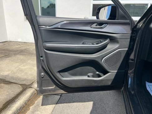 Used 2021 Jeep Grand Cherokee L Laredo RWD image 29