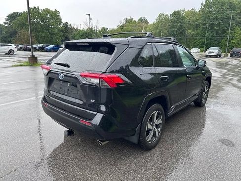 Used 2021 Toyota RAV4 SE w/ Weather & Moonroof Package AWD/4WD image 3