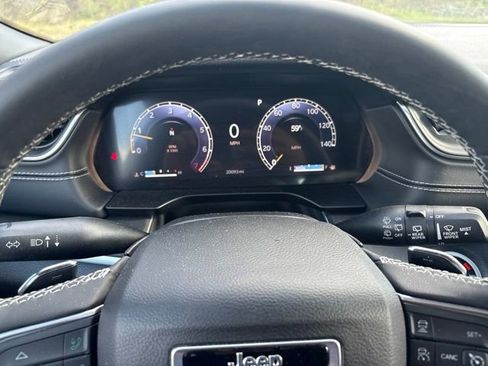 Used 2024 Jeep Grand Cherokee L Altitude AWD/4WD image 15