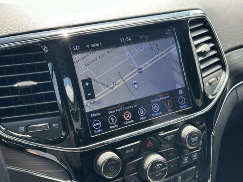 Used 2019 Jeep Grand Cherokee Limited AWD/4WD image 24