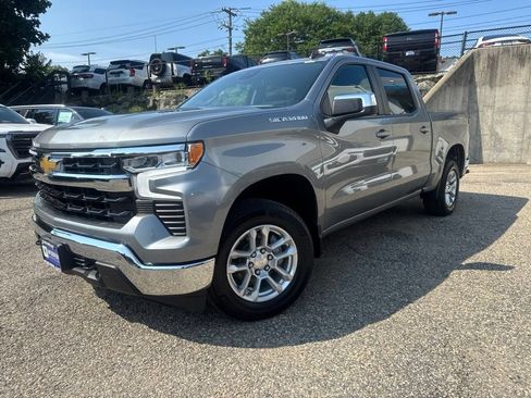 Used 2023 Chevrolet Silverado 1500 LT AWD/4WD image 2