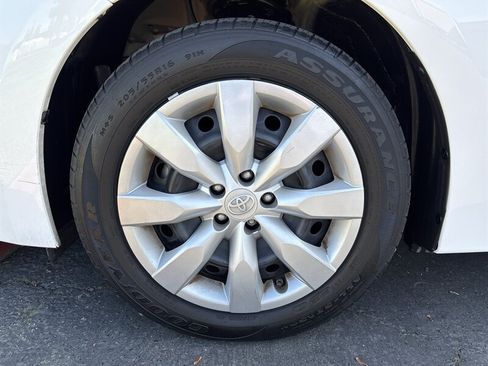 Used 2016 Toyota Corolla LE FWD image 19