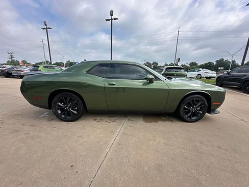 Used 2022 Dodge Challenger SXT w/ Driver Convenience Group AWD/4WD image 4