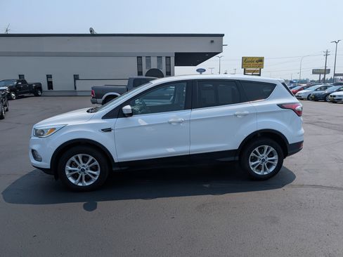 Used 2017 Ford Escape SE image 5