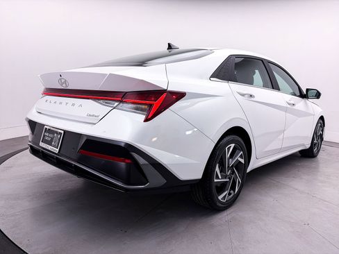 Used 2024 Hyundai Elantra Limited FWD image 16
