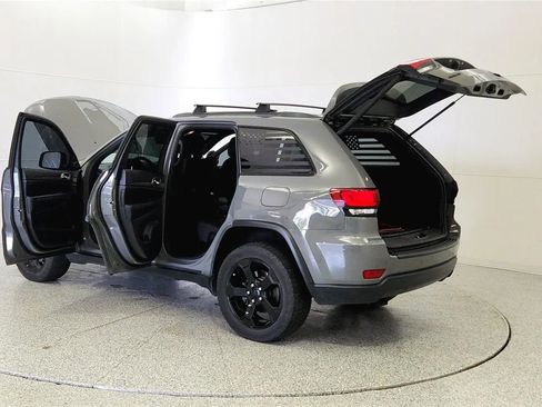 Used 2019 Jeep Grand Cherokee Laredo AWD/4WD image 11