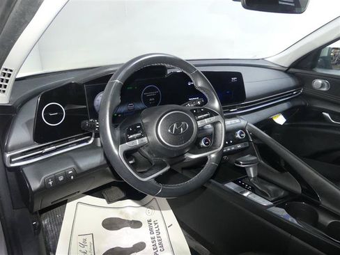 Used 2022 Hyundai Elantra Limited FWD image 24