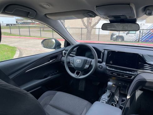 Used 2025 Toyota Camry LE image 37