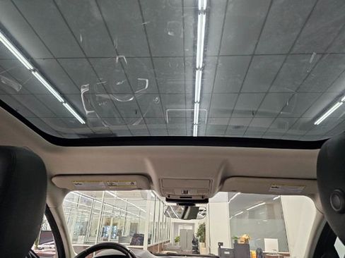 Used 2020 Jaguar E-PACE SE image 37