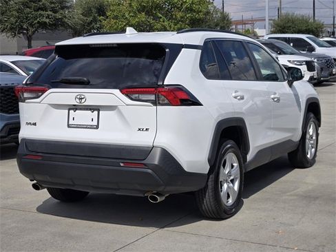 Used 2021 Toyota RAV4 XLE image 7