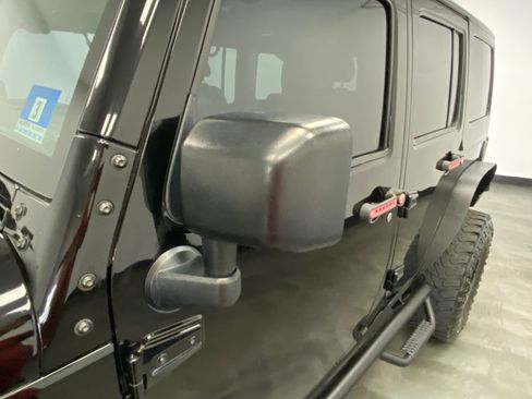Used 2016 Jeep Wrangler Unlimited Rubicon w/ Connectivity Group AWD/4WD image 12