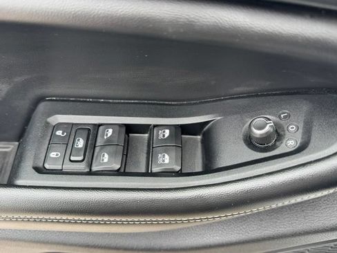 Certified 2023 Jeep Grand Cherokee Laredo RWD image 9