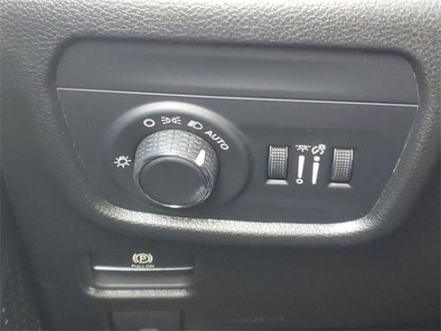 New 2025 Jeep Grand Cherokee L Altitude image 21