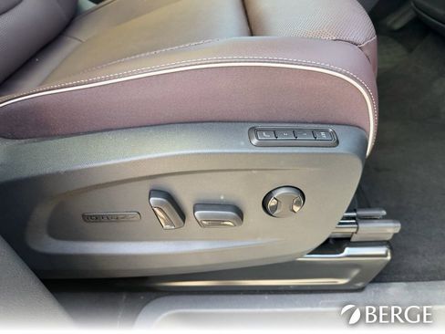 Used 2025 Volkswagen ID. Buzz Pro S Plus RWD image 16