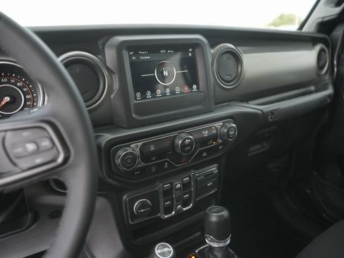 Used 2023 Jeep Gladiator Willys image 25