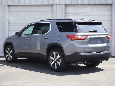 Used 2019 Chevrolet Traverse LT w/ LT Premium Package AWD/4WD image 3