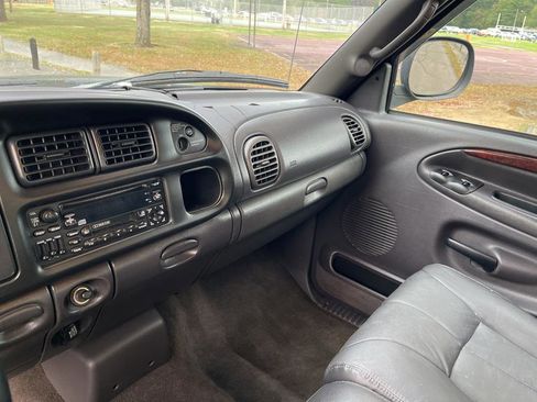 Used 2001 Dodge Ram 2500 Truck 2WD Quad Cab image 29