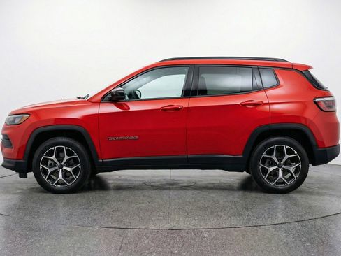 Used 2025 Jeep Compass Limited AWD/4WD image 5