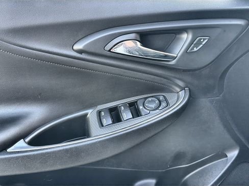 Used 2020 Chevrolet Malibu LT w/ Leather Package FWD image 13