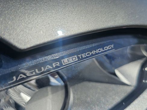 Used 2018 Jaguar F-PACE Portfolio image 13