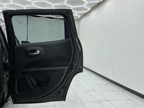 Used 2019 Jeep Compass Latitude w/ Cold Weather Group AWD/4WD image 21