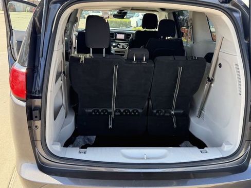 Used 2023 Chrysler Voyager LX image 25