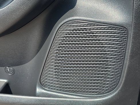 Used 2025 Chrysler Pacifica Select FWD image 31
