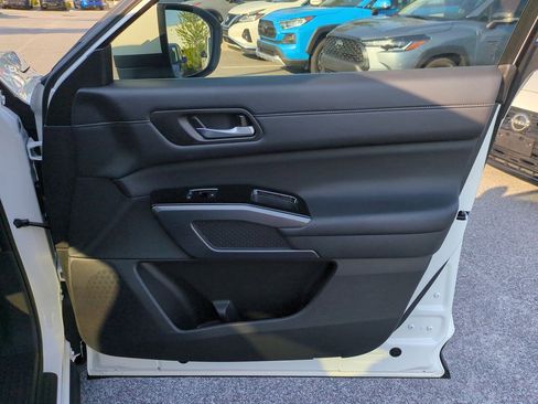 Certified 2024 Nissan Pathfinder SL FWD image 40