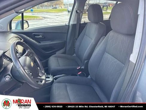 Used 2020 Chevrolet Trax LT FWD image 12