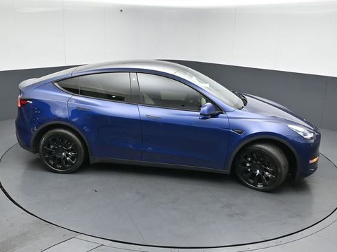 Used 2022 Tesla Model Y Long Range image 43