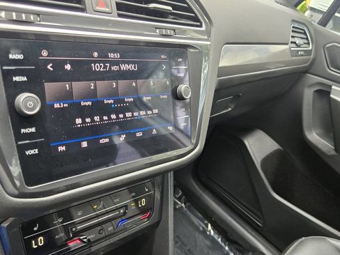 Used 2024 Volkswagen Tiguan SE FWD image 19