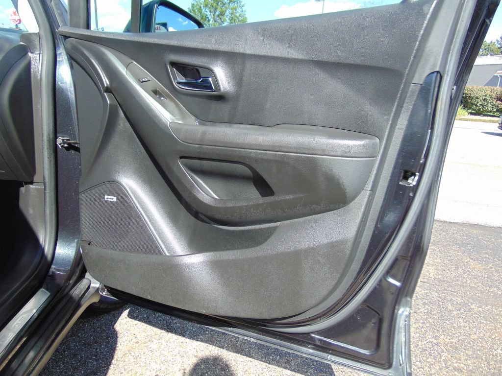 Used 2016 Chevrolet Trax LTZ w/ Midnight Edition AWD/4WD image 25
