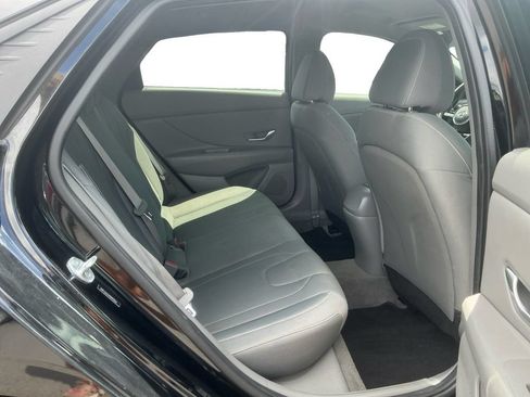 Used 2022 Hyundai Elantra SEL w/ Convenience Package FWD image 23