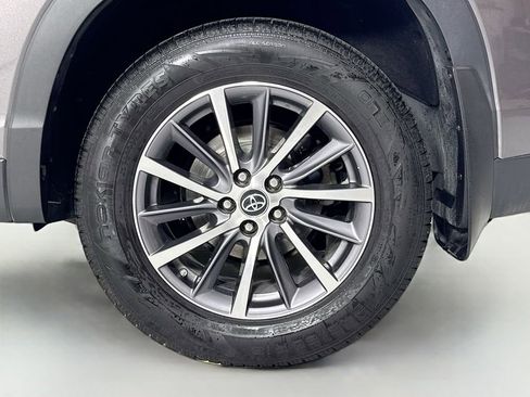 Used 2019 Toyota Highlander XLE AWD/4WD image 10