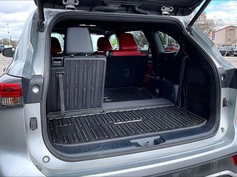 Used 2022 Toyota Highlander XSE image 25