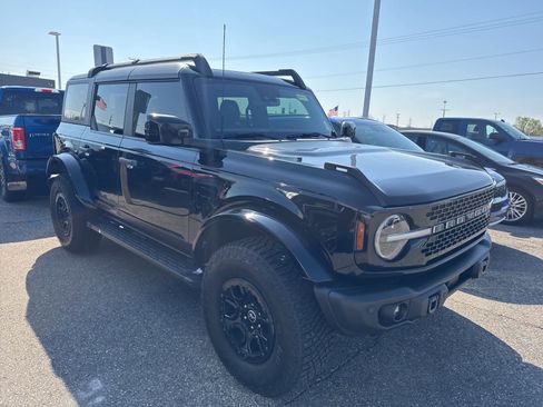 Used 2023 Ford Bronco Wildtrak image 6