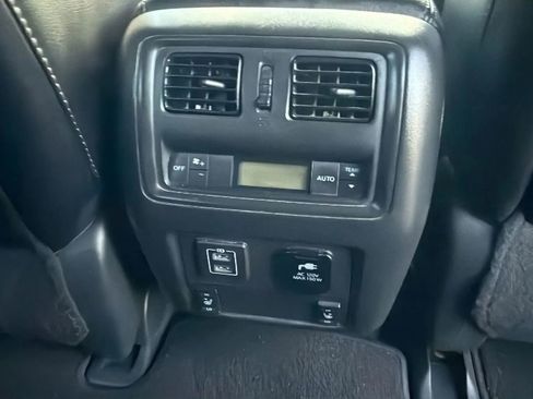 Used 2018 Nissan Pathfinder Platinum image 15