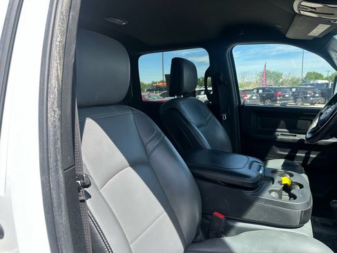 Used 2024 RAM 2500 Tradesman w/ Chrome Appearance Group AWD/4WD image 15
