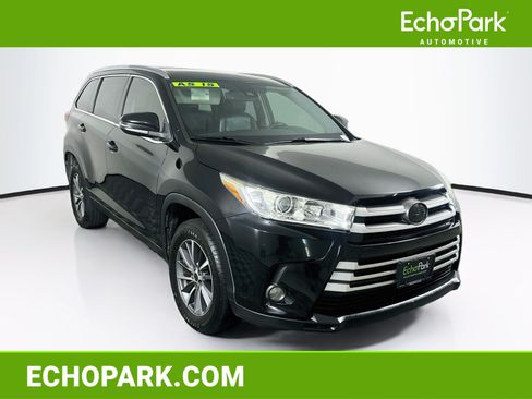 Used 2019 Toyota Highlander XLE FWD image 1