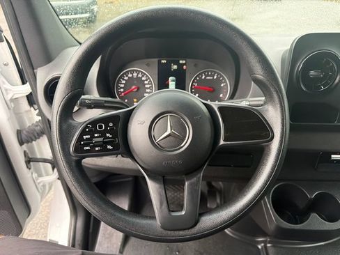 Used 2024 Mercedes-Benz Sprinter 2500 image 22