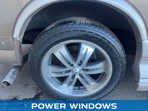 Used 2004 Chevrolet Express 1500 RWD image 10