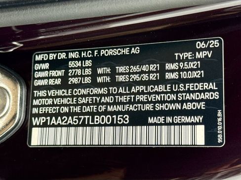 Certified 2026 Porsche Macan AWD/4WD image 36