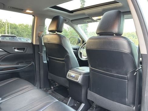 Used 2018 Toyota Highlander XLE FWD image 18
