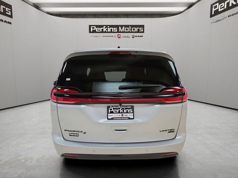 New 2026 Chrysler Pacifica Limited image 4