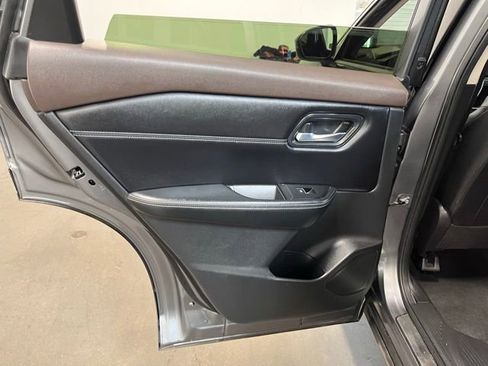 Used 2023 Nissan Rogue SL image 19