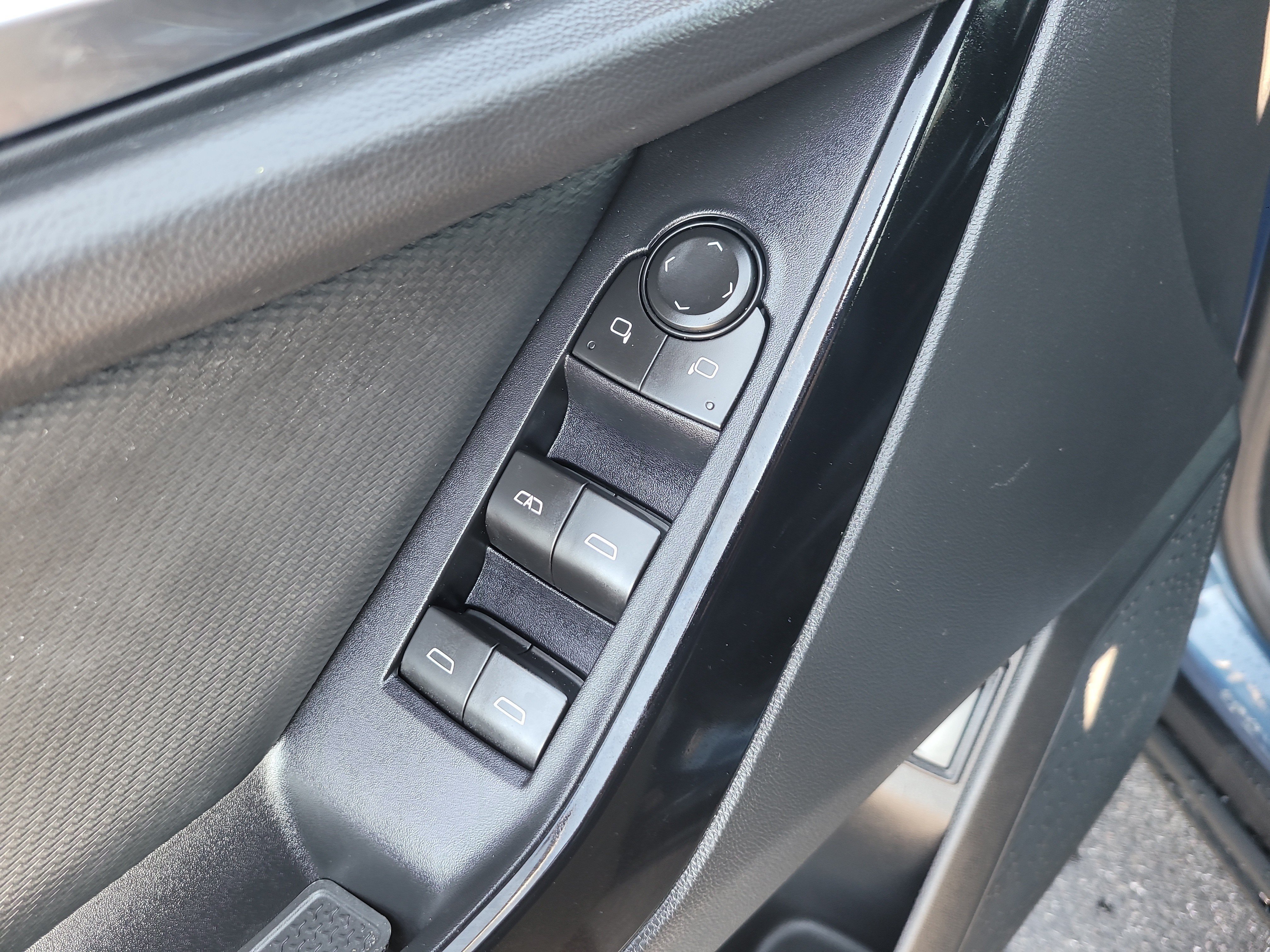 Used 2026 Chevrolet Equinox LT w/ Convenience Package II FWD image 16