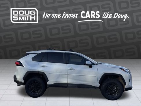 Used 2022 Toyota RAV4 XLE Premium image 6
